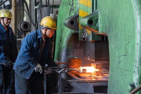Pièces forgées à chaud OEM, acier au carbone, aluminium, titane, usinage, pièces forgées pour pièces automobiles et motos